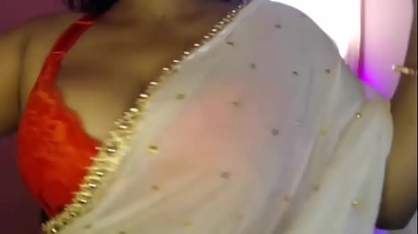 रात में भाभी ने दिखाए सुंदर बड़े ब्रेस्ट – HD वीडियो
